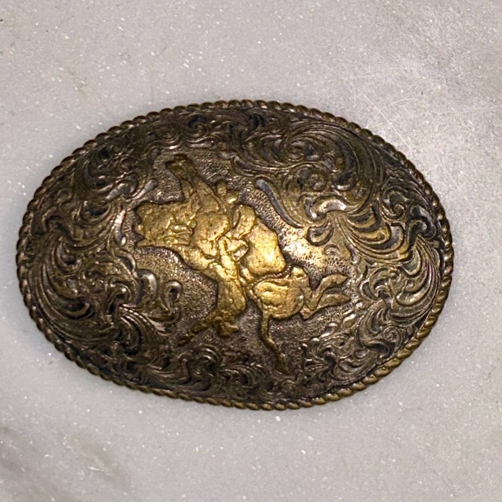 Crumrine ~ Made in USA ~ Gold & Silver Tone  Oval Bull Riding Belt Buckle